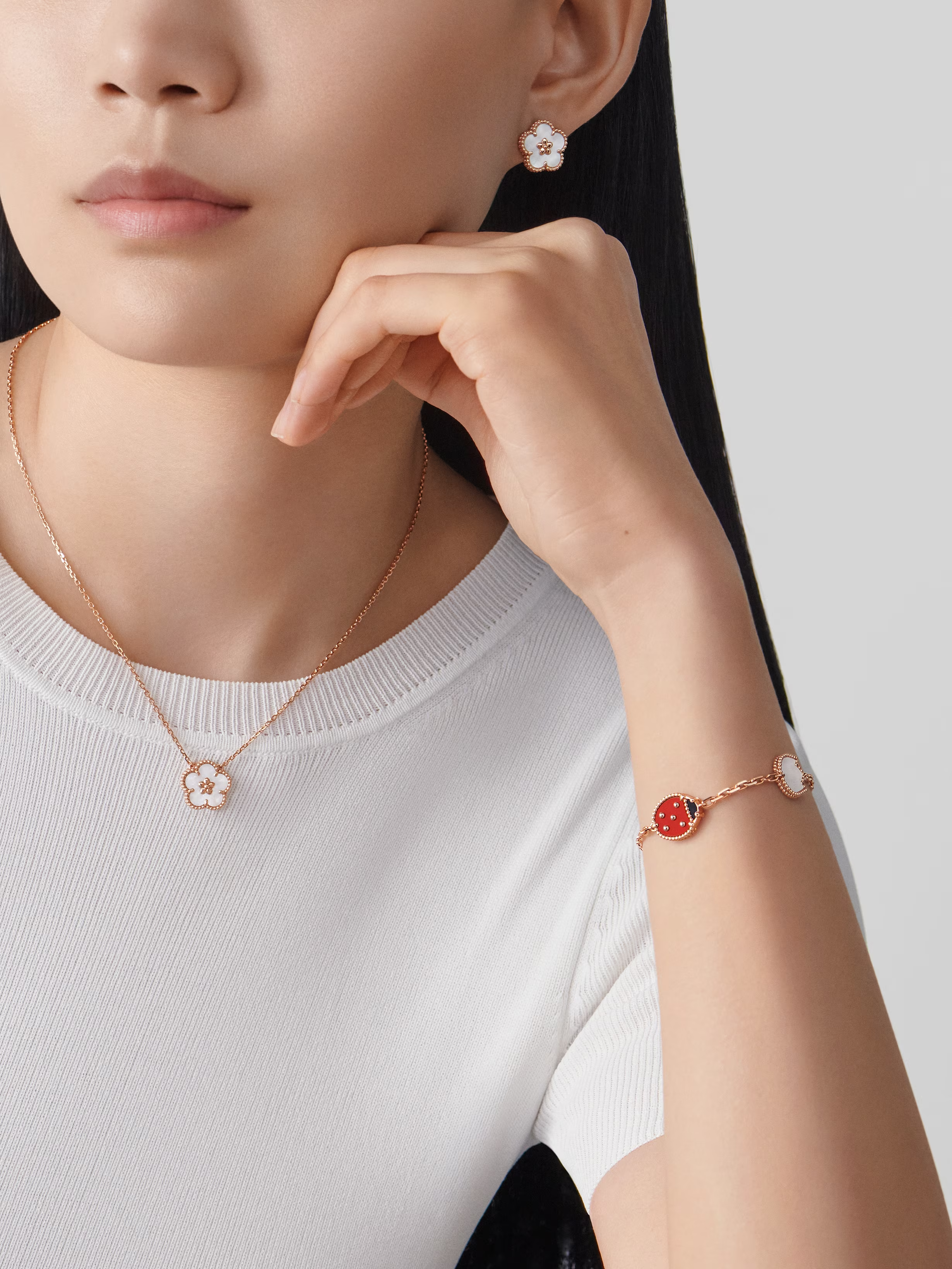 Van Cleef & Arpels Lucky Spring pendant, plum blossom 18K rose gold, Mother-of-pearl